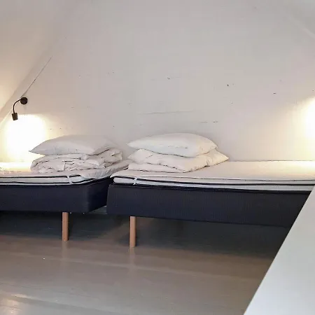 4 Person In Bandholm
