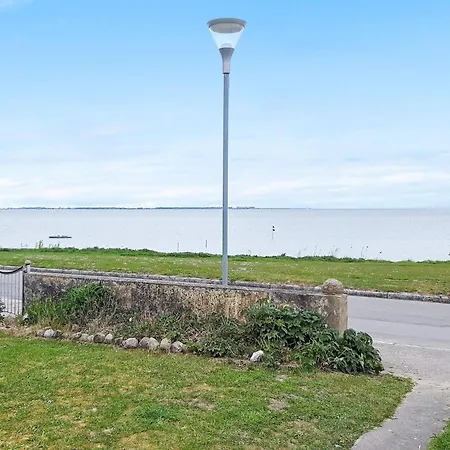 Seaside Retreat In Bandholm-by Traum *