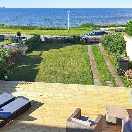Seaside Retreat In Bandholm-by Traum *